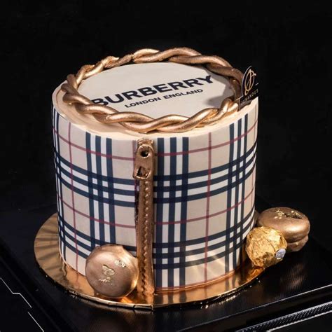 cakes at burberry|Burberry cake for girls.